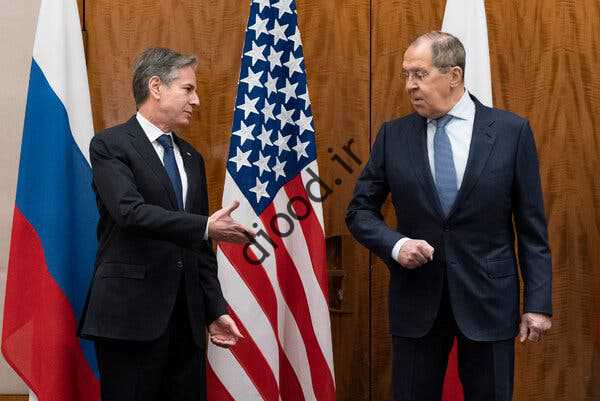 آنتونی بلینکن، وزیر امور خارجه، چپ، و سرگئی وی. لاوروف، وزیر خارجه روسیه در ژنو در ژانویه.  انتظار می رود که آنها روز سه شنبه جلسه ای برگزار کنند.